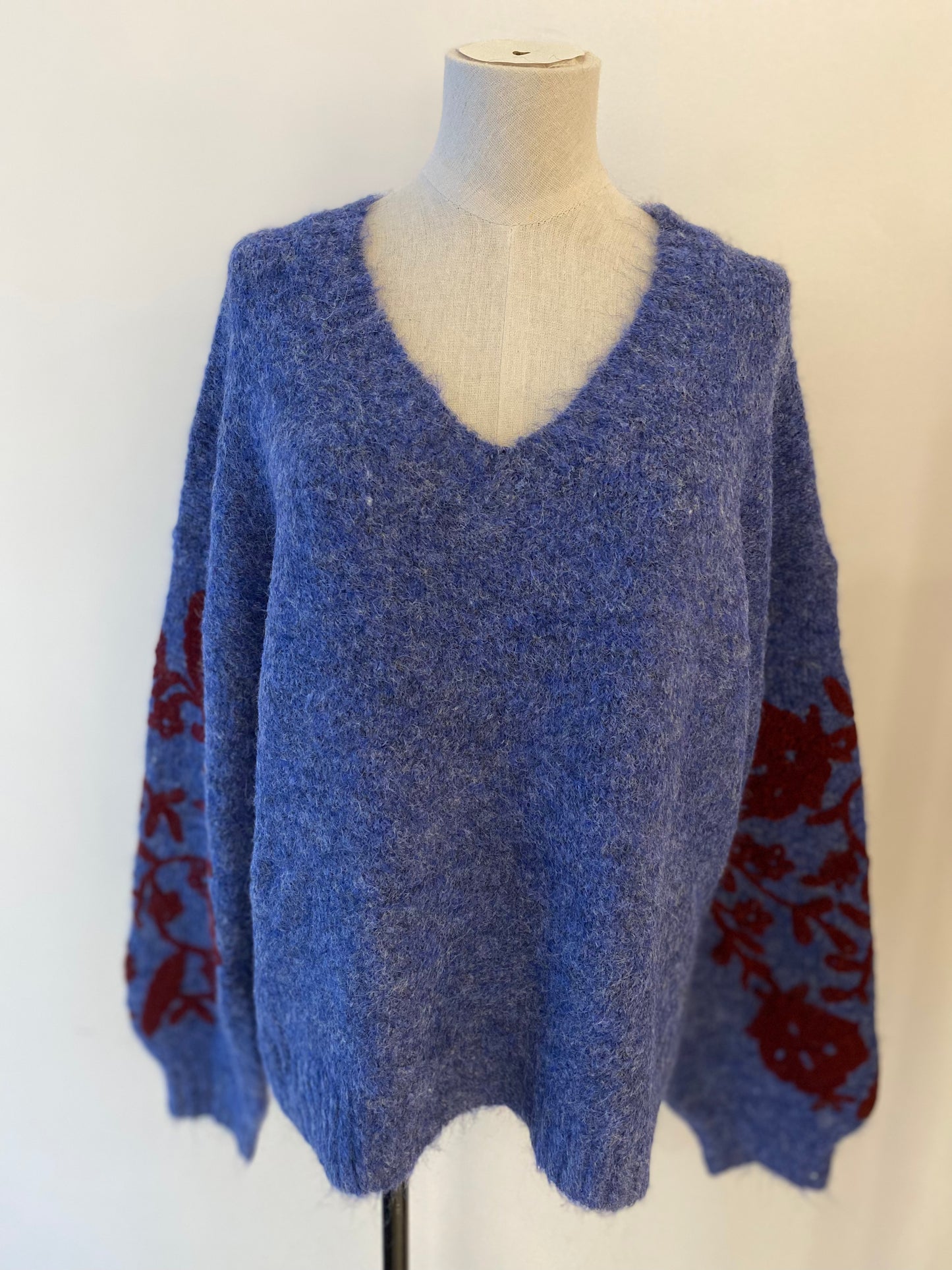 Trui met geborduurde bloemen