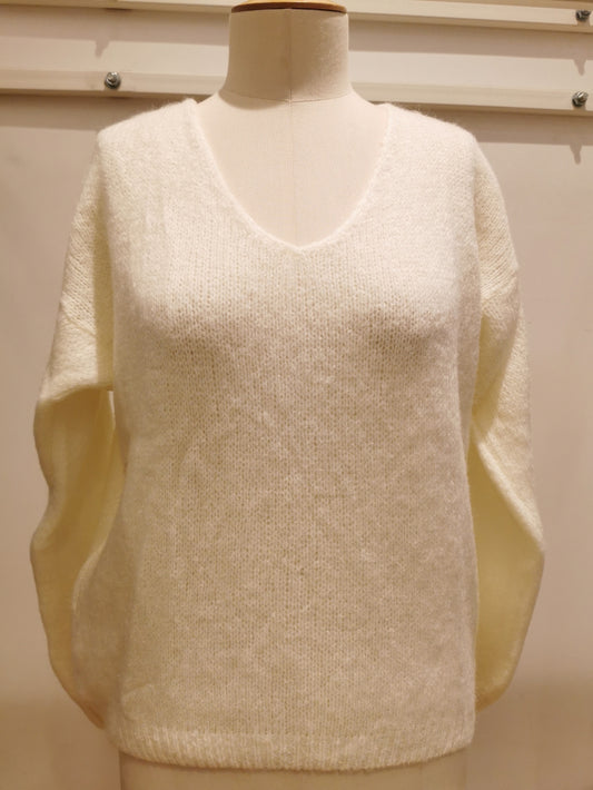 V-neck sweater | wit