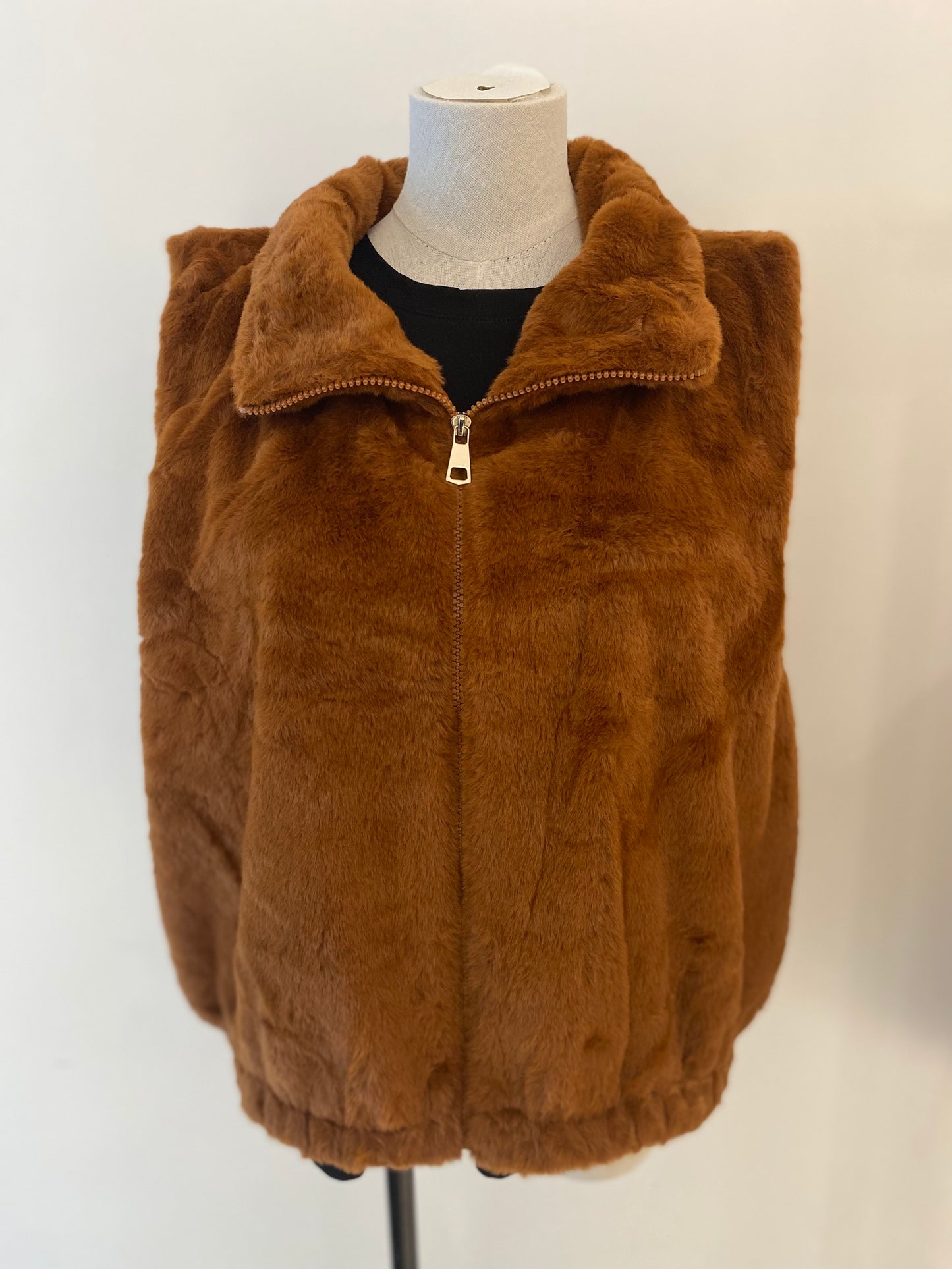 Fluffy vest | Camel