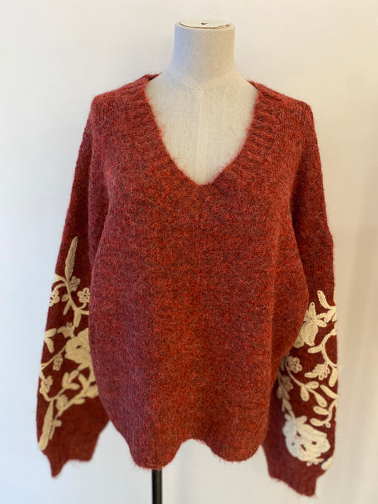 Trui met geborduurde bloemen