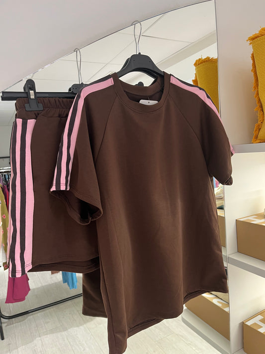T-shirt + short set bruin