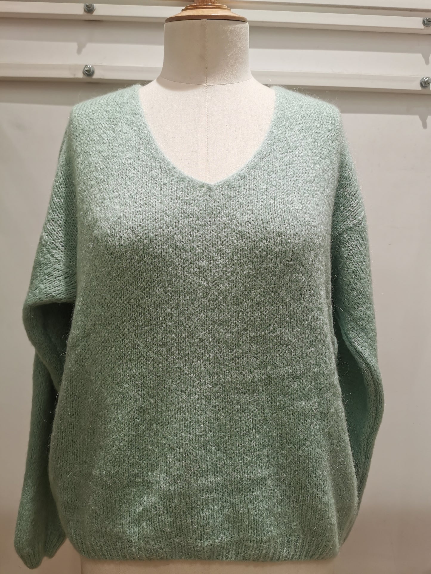 V-neck sweater | Vert d’eau