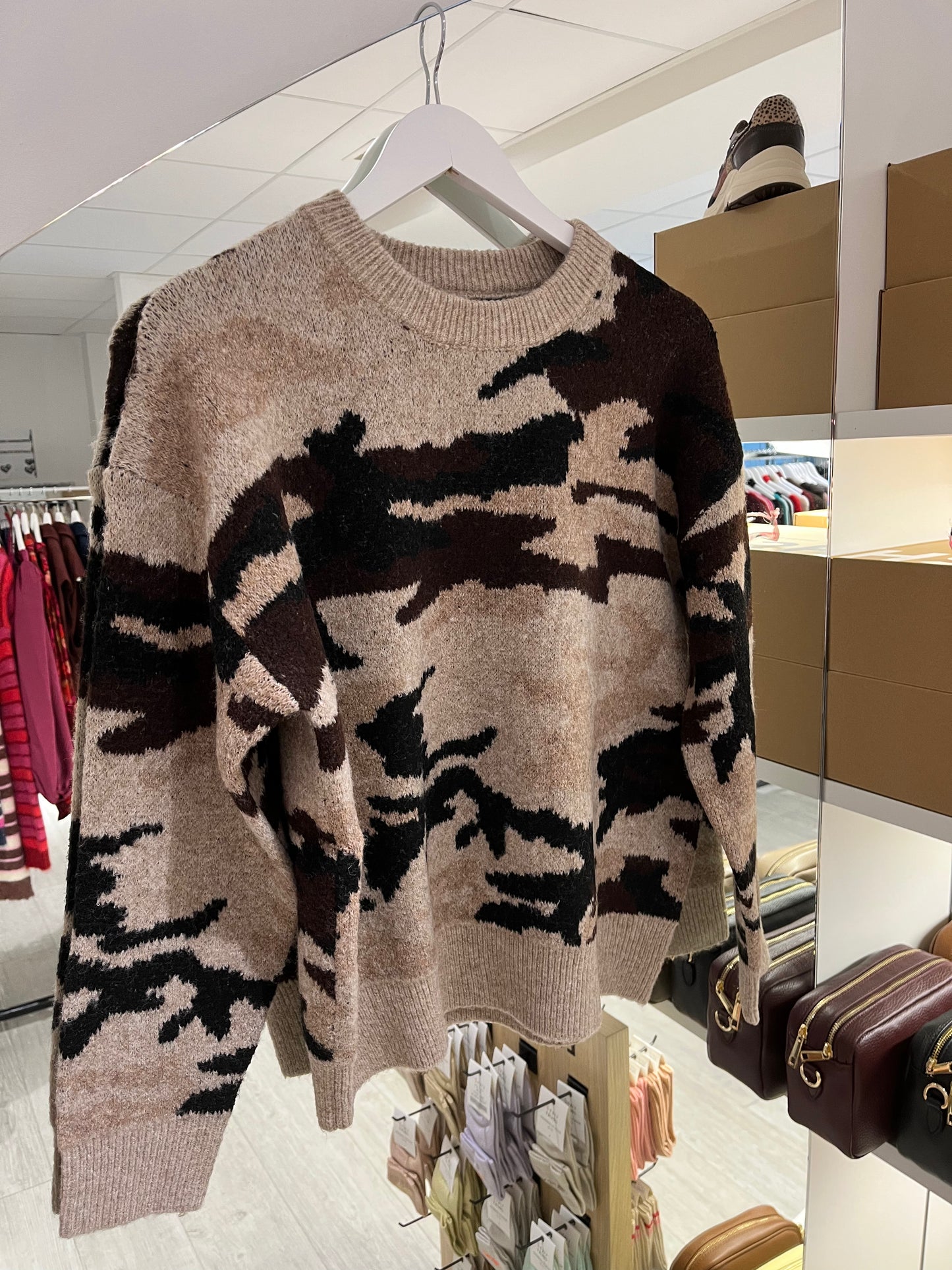Camouflage trui taupe