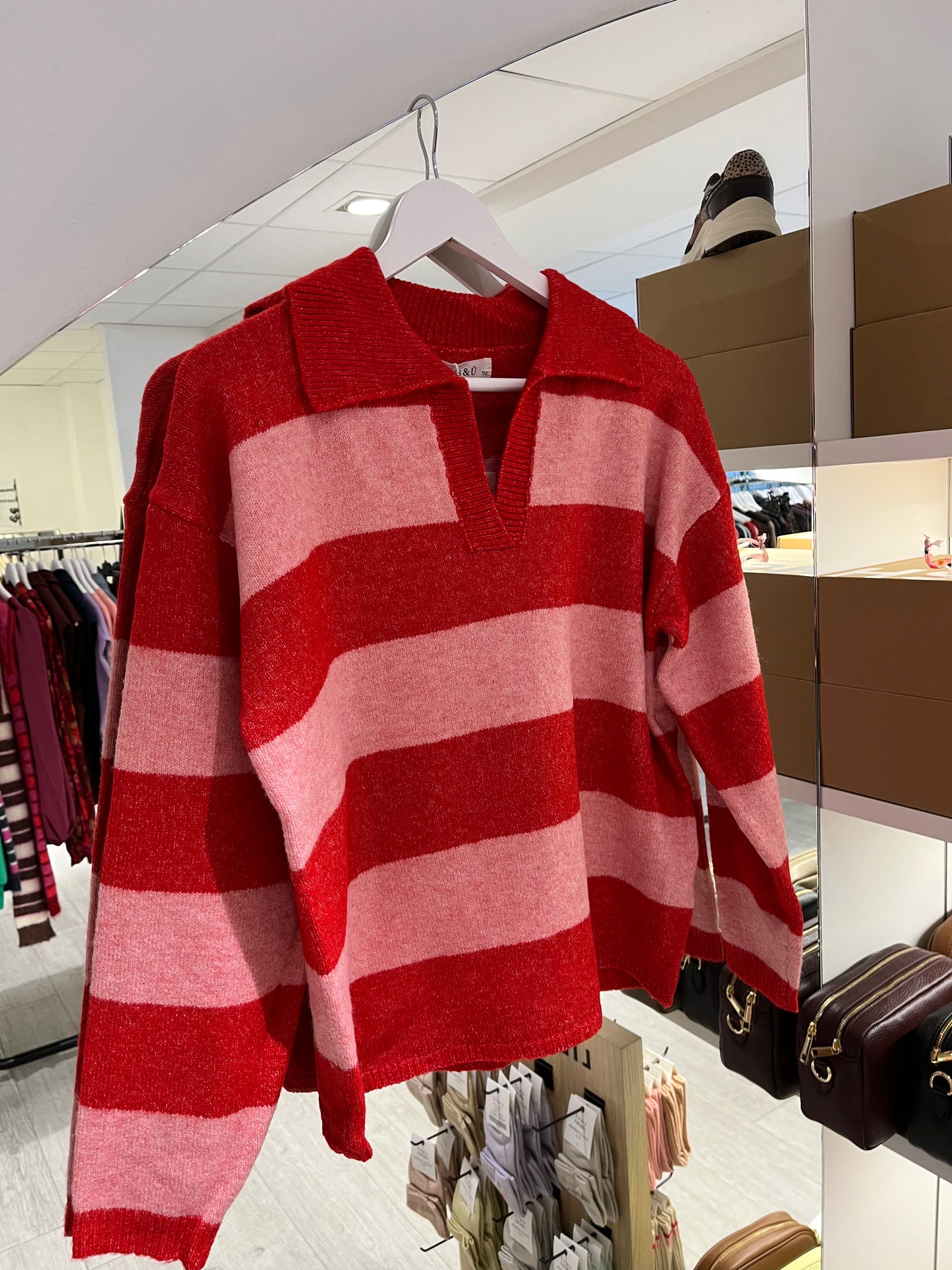 V-hals trui strepen | Rood