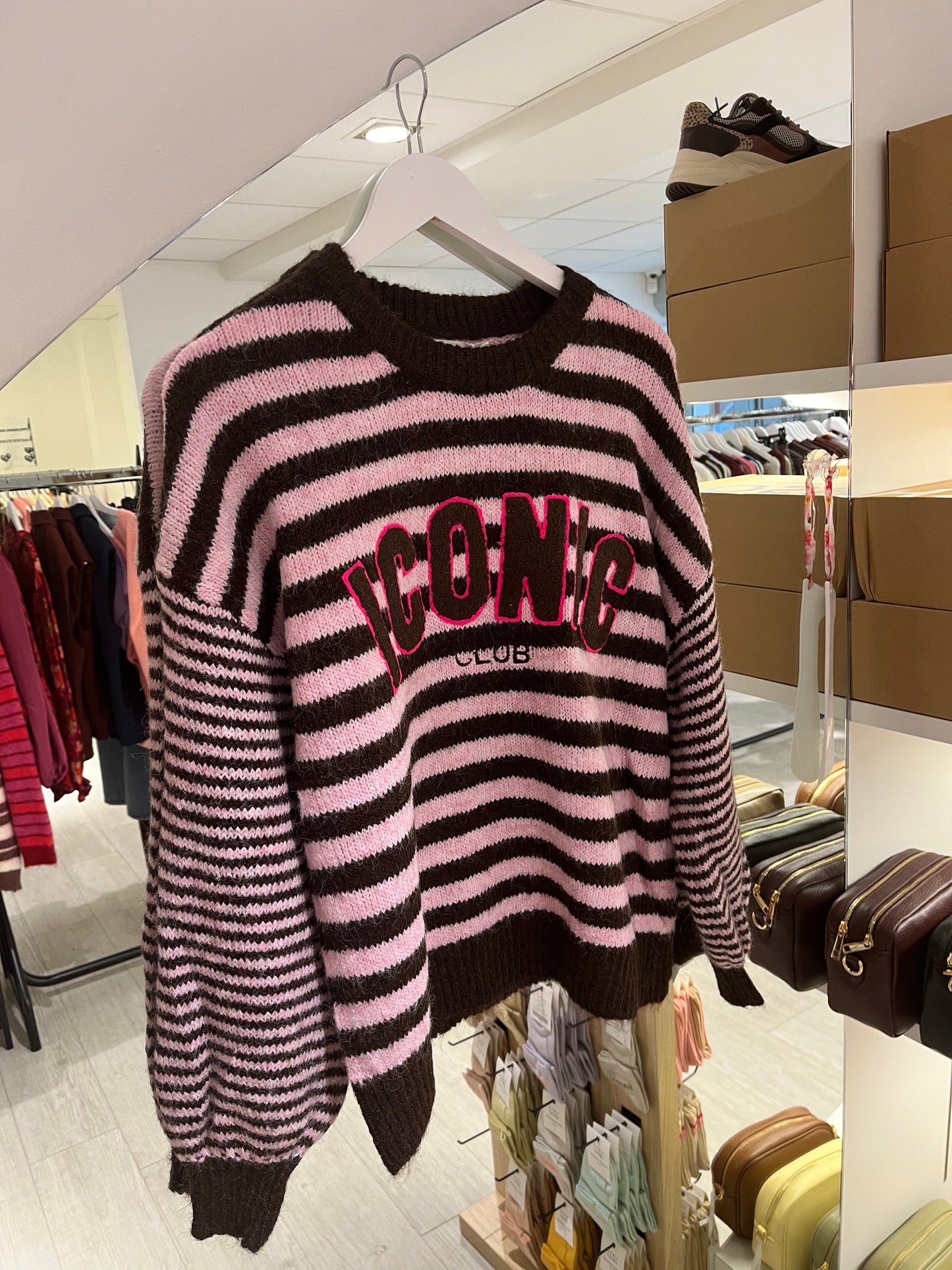 Trui iconic club | Bruin