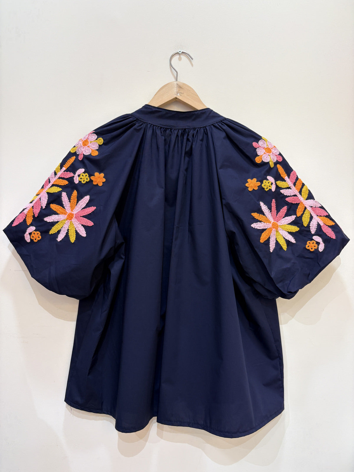 Geborduurd blouse met korte pofmouwen | Marine