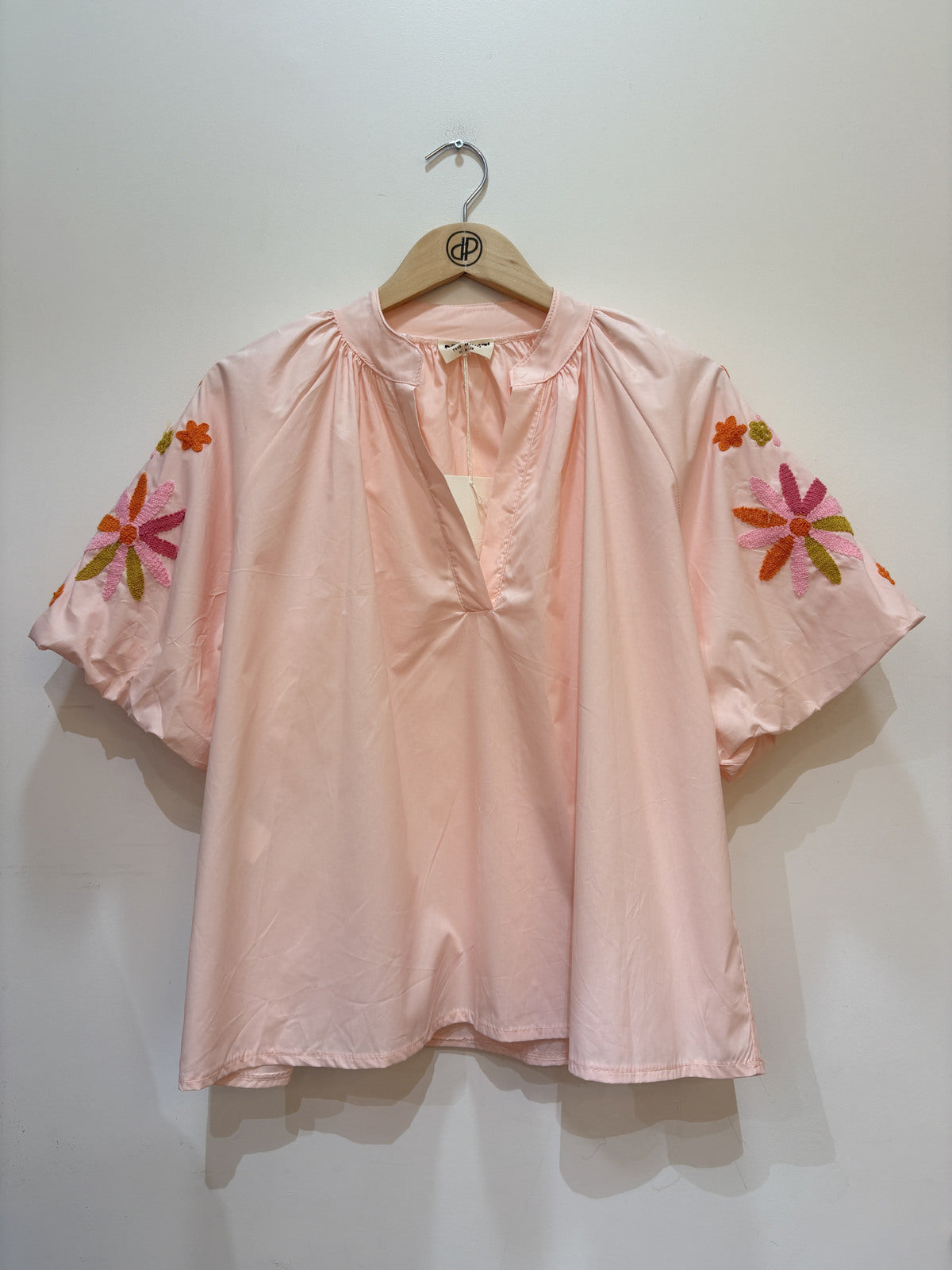 Geborduurd blouse met korte pofmouwen | Licht roos