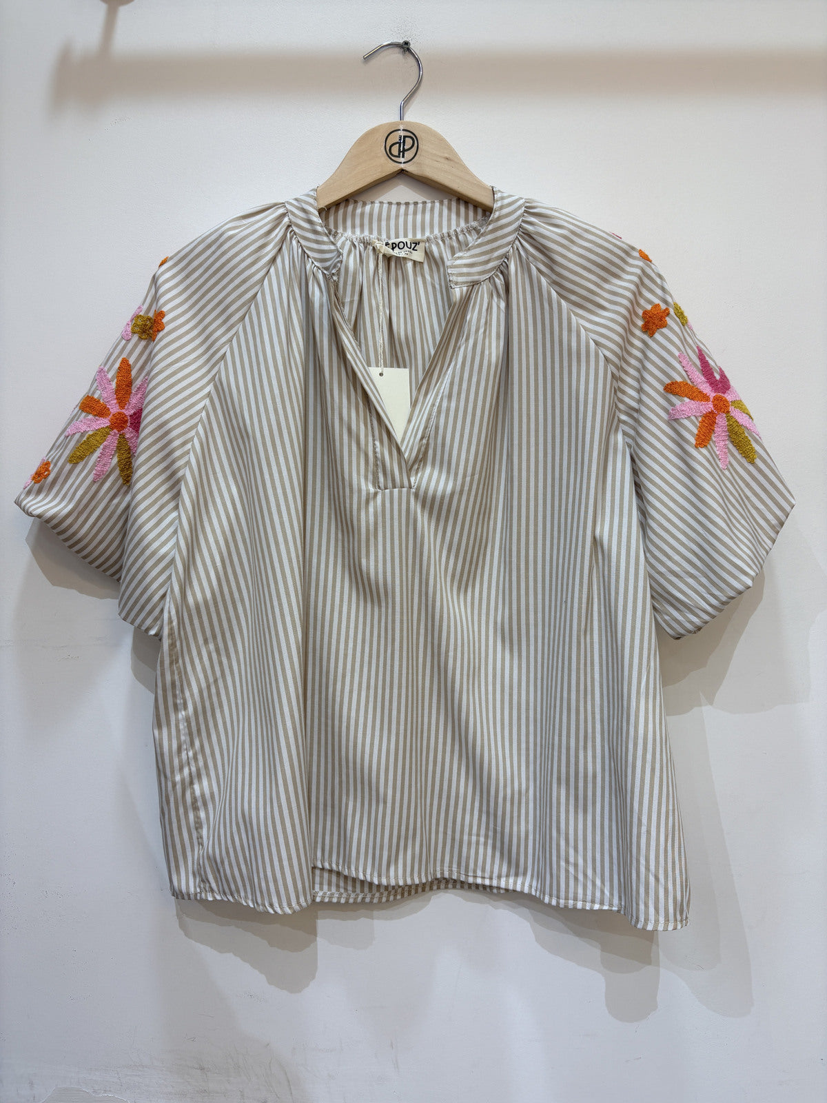 Geborduurd blouse met korte pofmouwen strepen | Beige