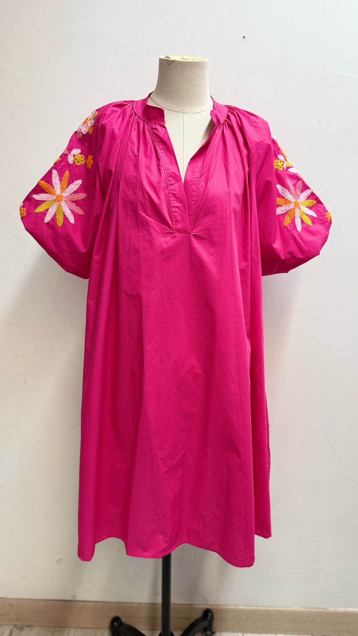 Geborduurde katoenen jurk | Fuchsia