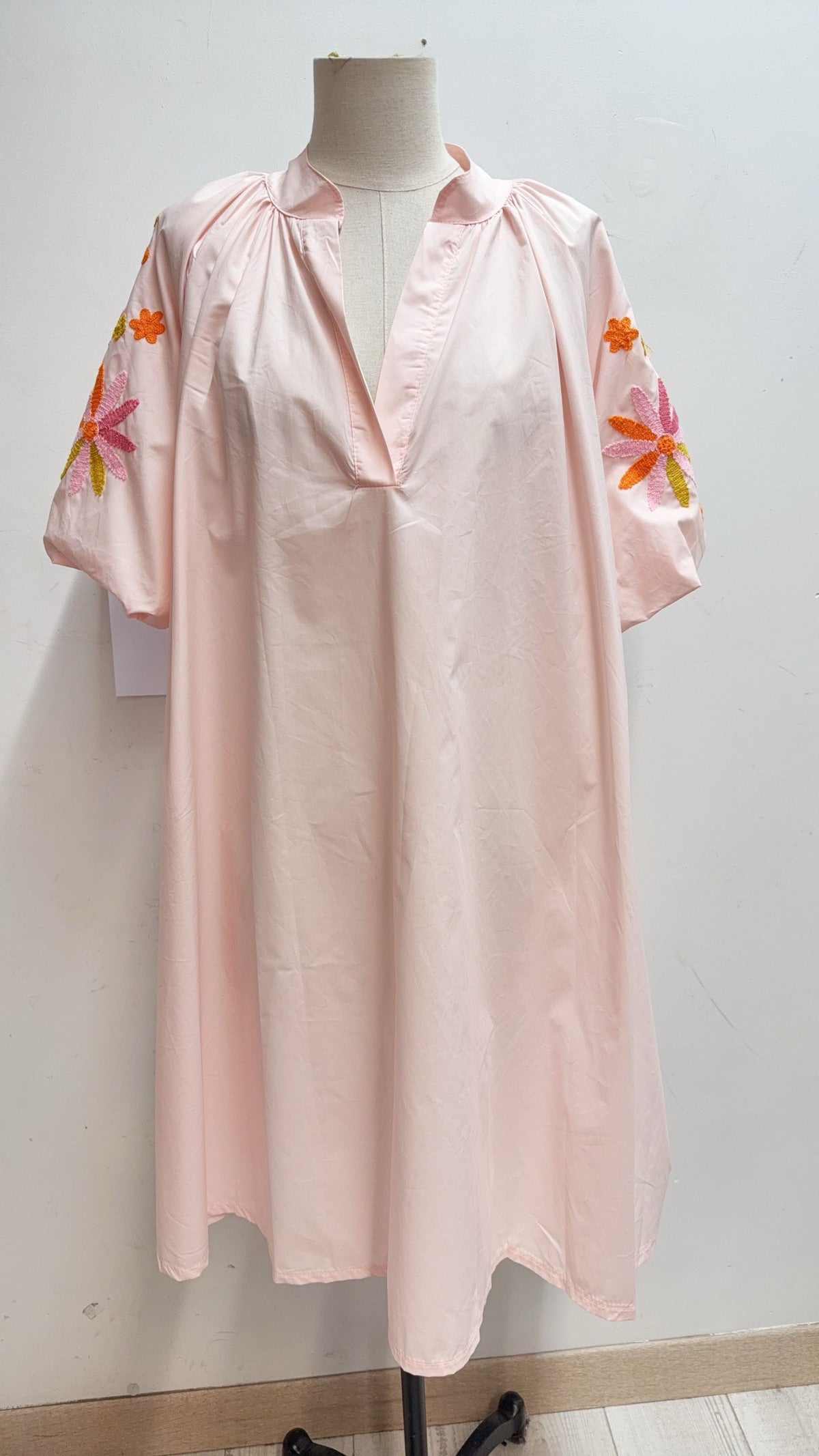 Geborduurde katoenen jurk | Rose